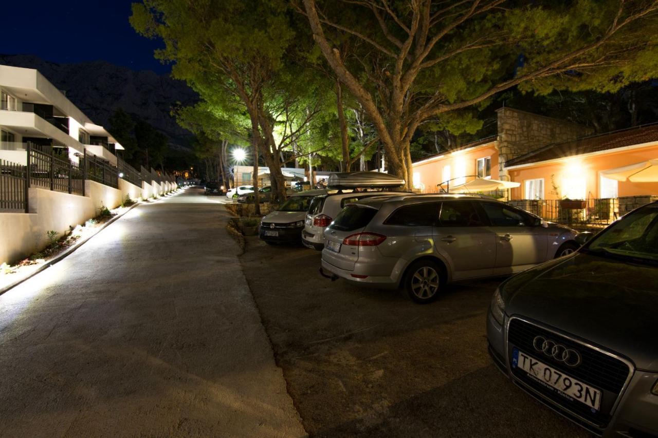 Apartments And Mobile Homes Makarska Exterior foto